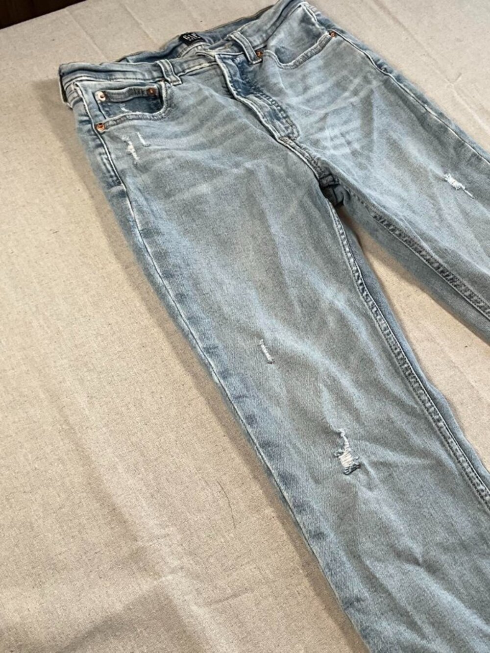 Womens GAP Denim Light Wash Distressed Cigarette Jeans (Sz 4/27R)
